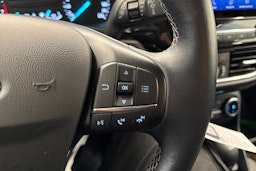 punainen Ford Fiesta 2021 kuva 17.