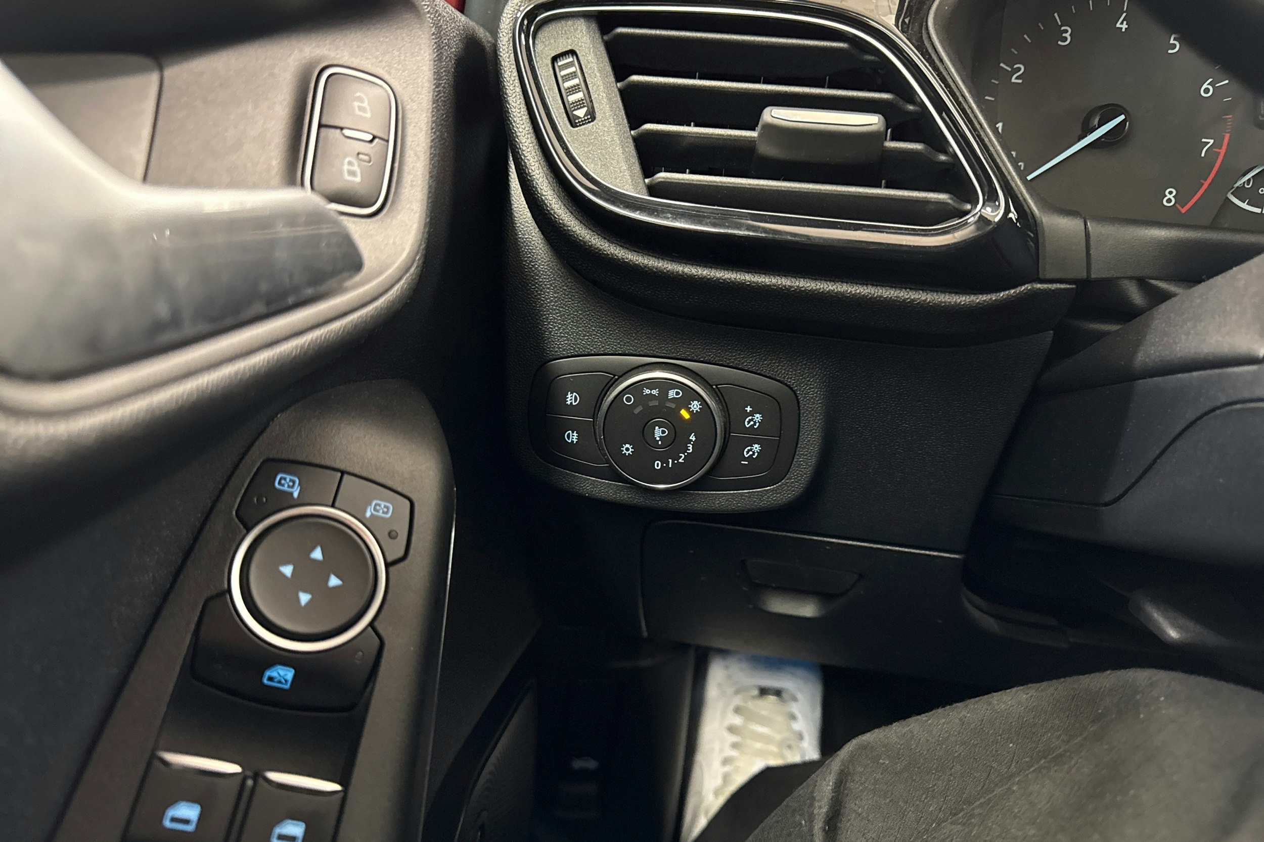 punainen Ford Fiesta 2021 kuva 18.