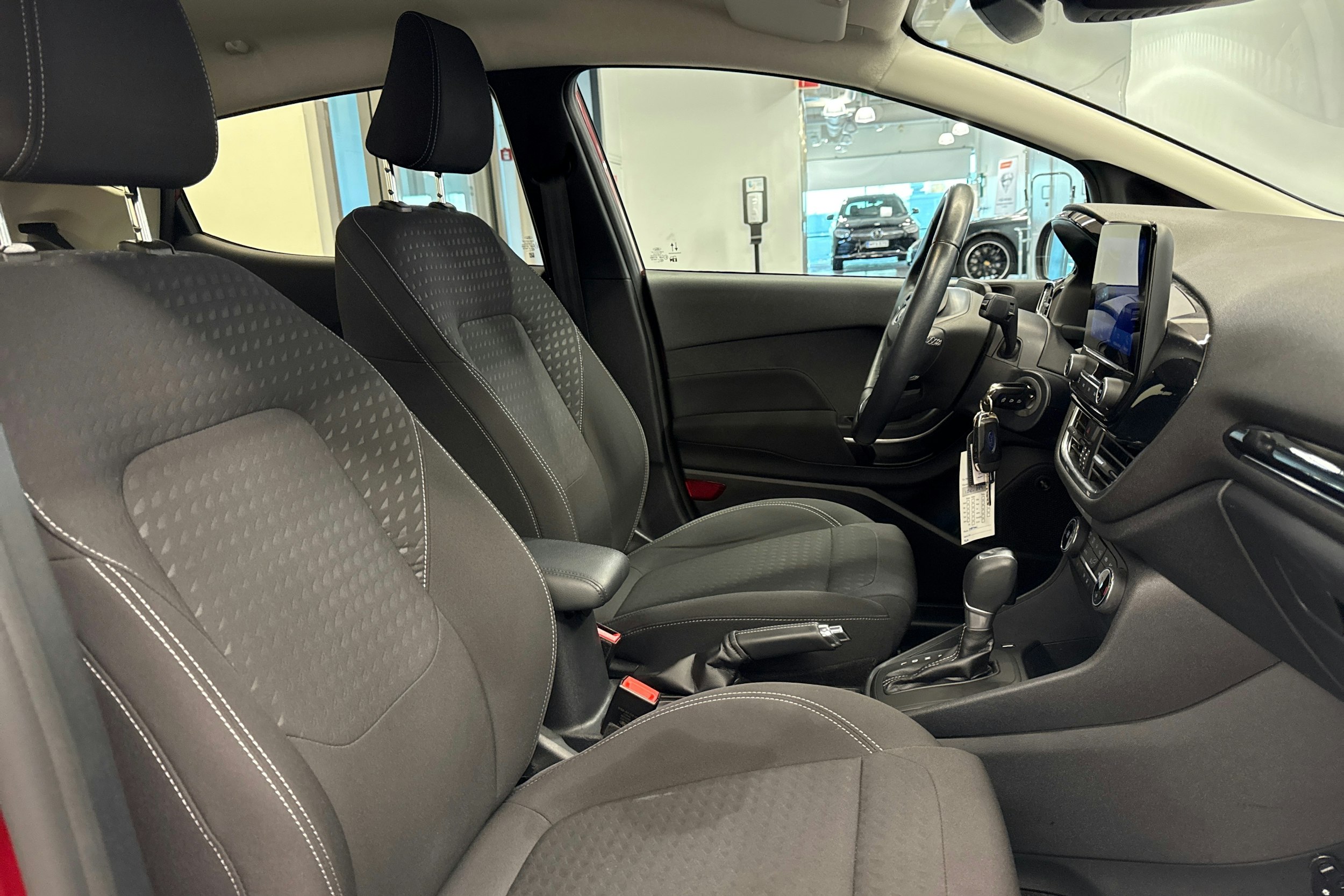 punainen Ford Fiesta 2021 kuva 22.