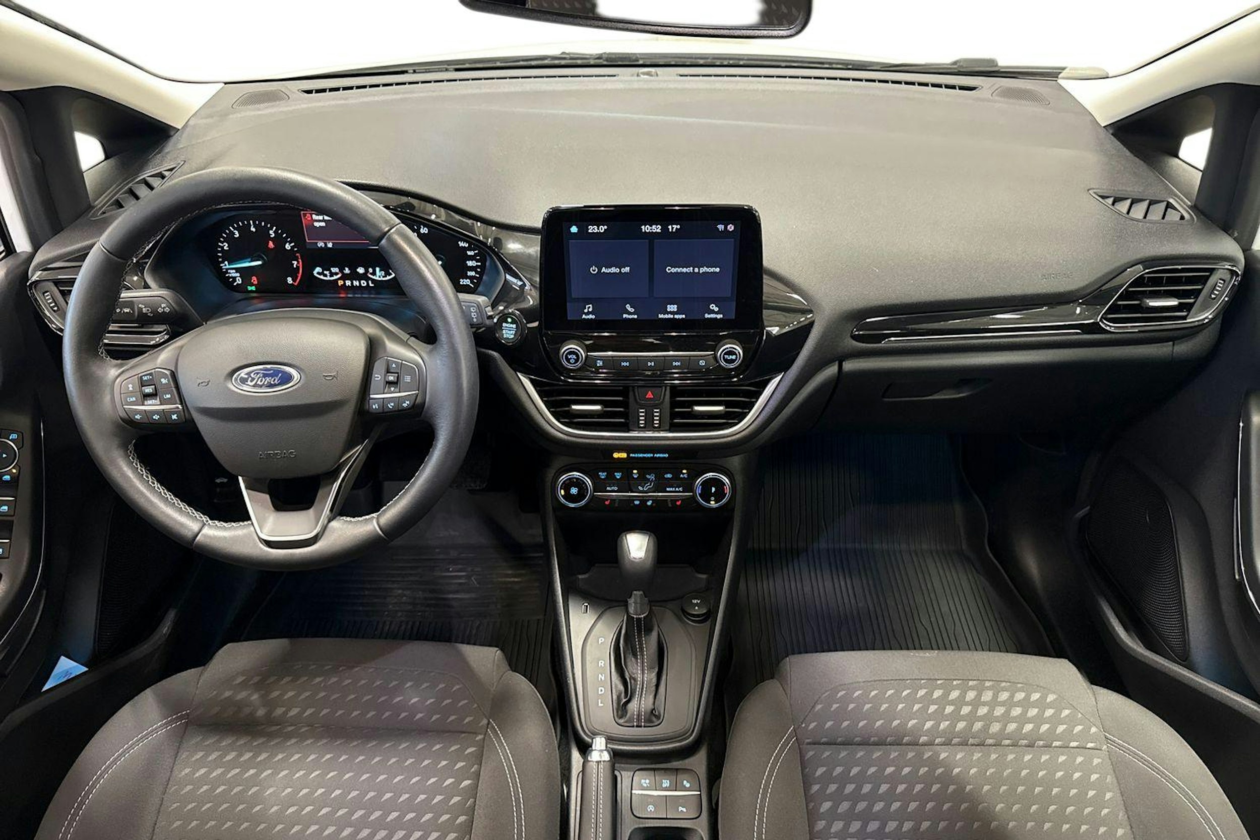 valkoinen Ford Fiesta 2021 kuva 9.