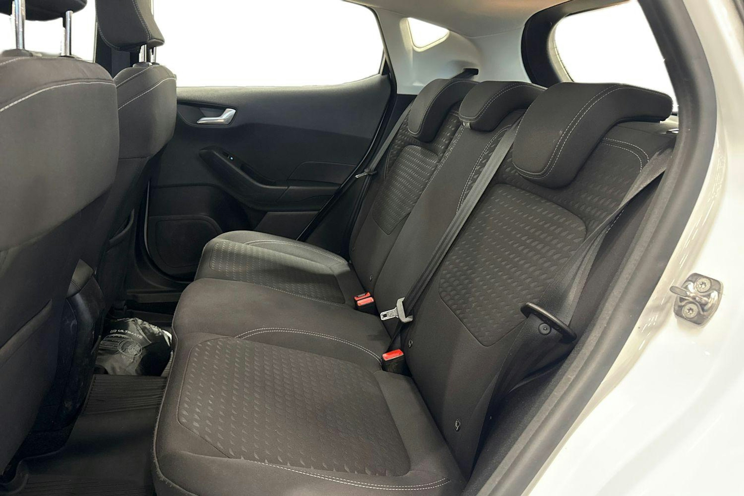 valkoinen Ford Fiesta 2021 kuva 10.