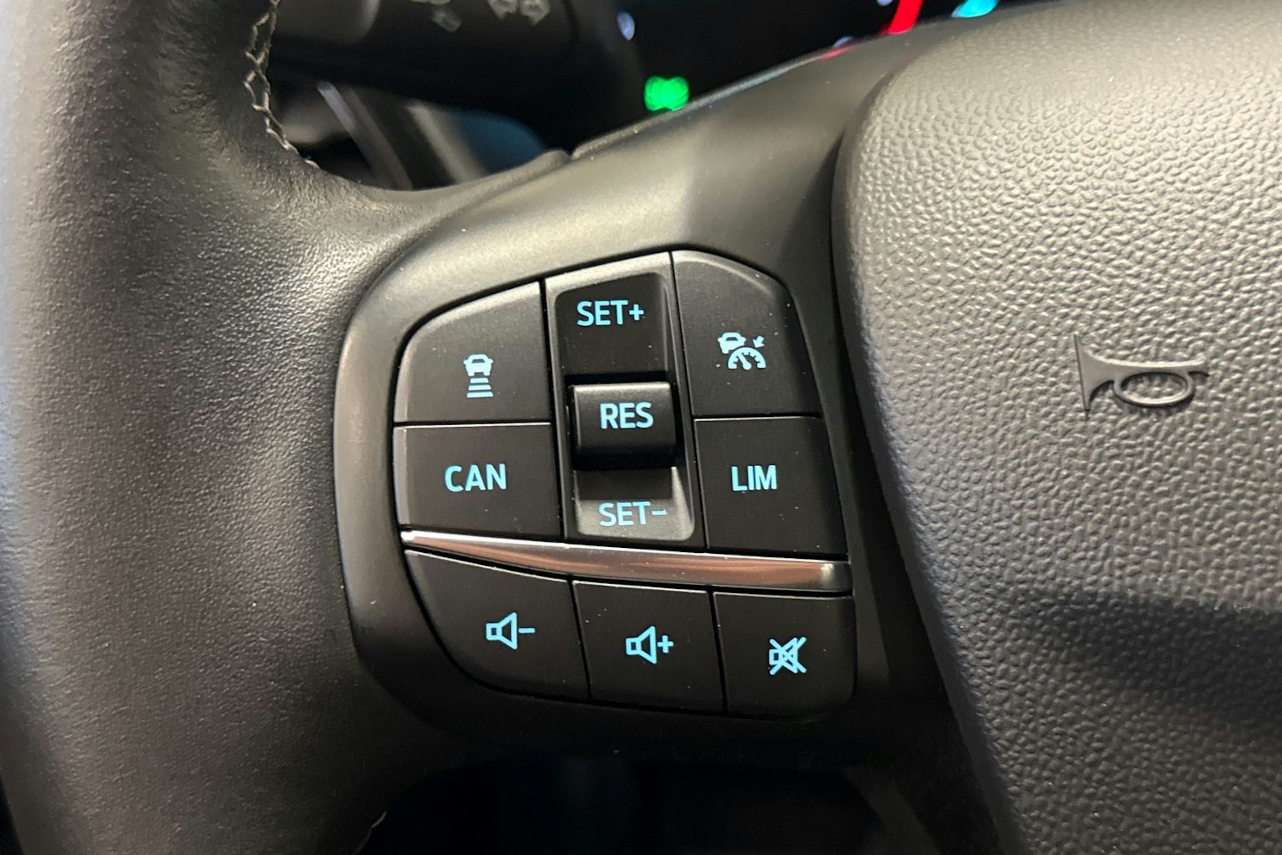 valkoinen Ford Fiesta 2021 kuva 15.