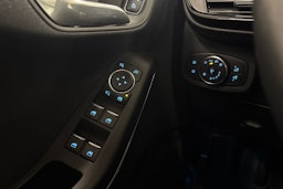 valkoinen Ford Fiesta 2021 kuva 18.