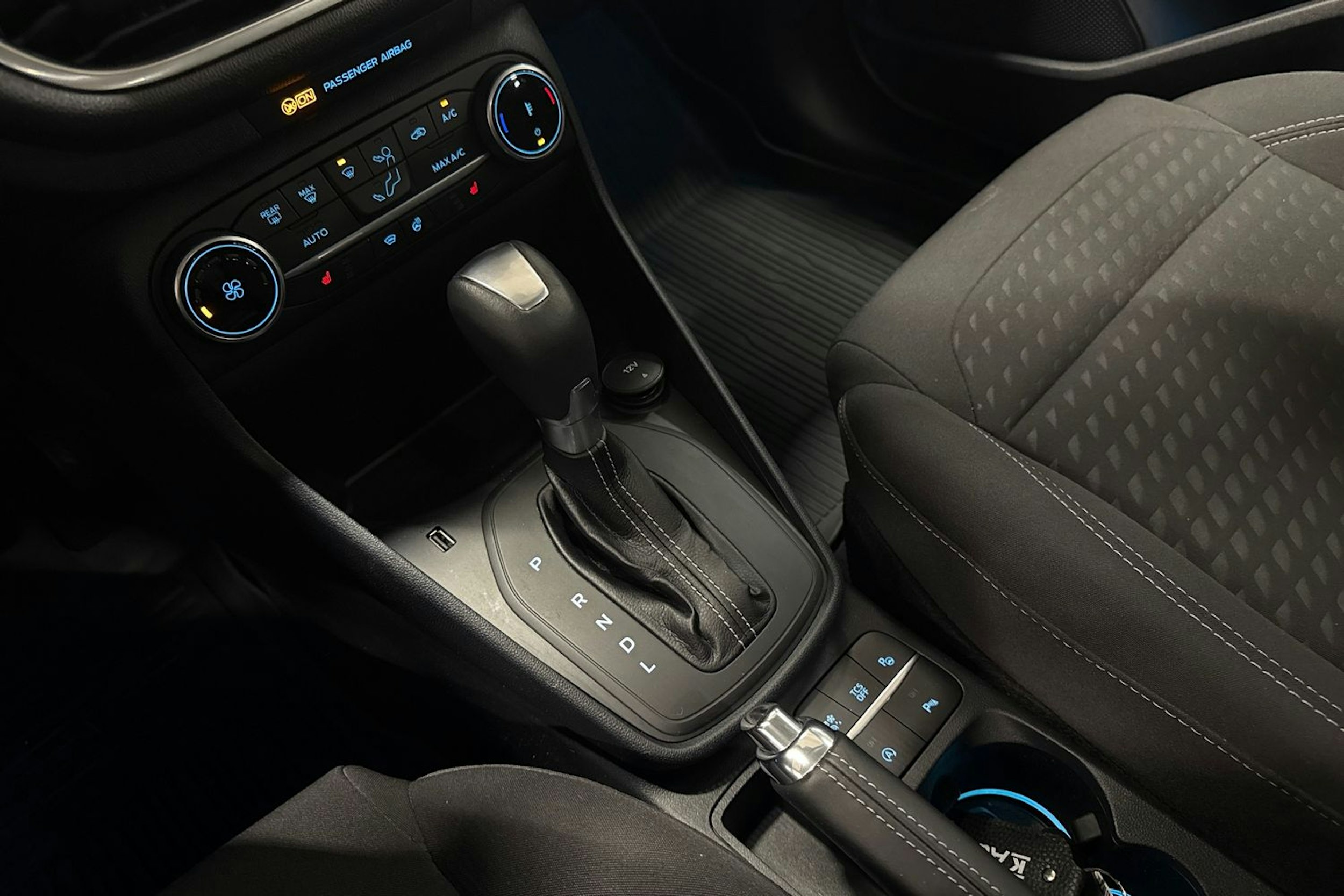 valkoinen Ford Fiesta 2021 kuva 19.