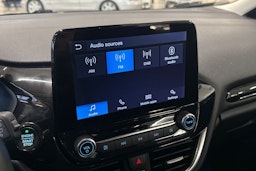 valkoinen Ford Fiesta 2021 kuva 20.