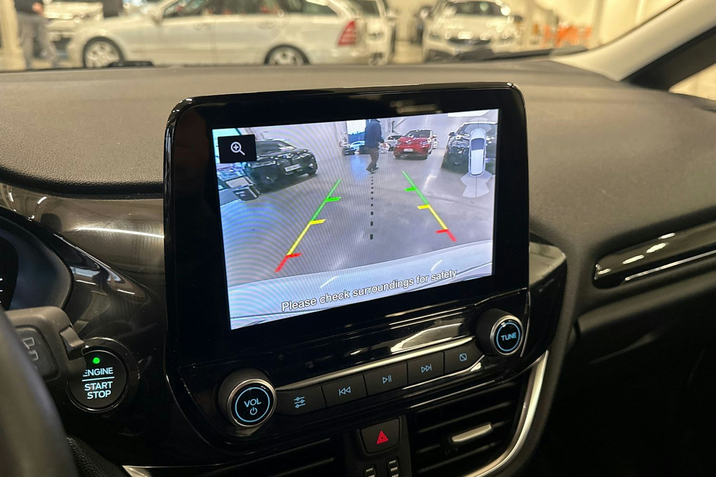 valkoinen Ford Fiesta 2021 kuva 21.