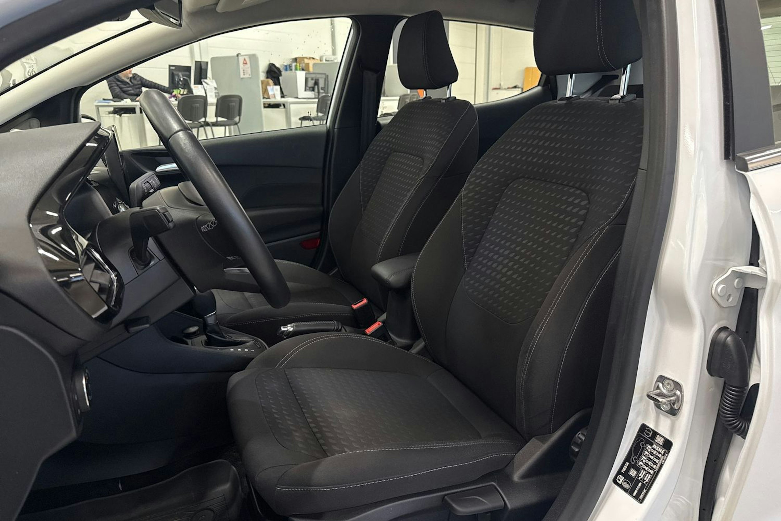 valkoinen Ford Fiesta 2021 kuva 23.