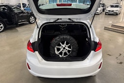 valkoinen Ford Fiesta 2021 kuva 24.