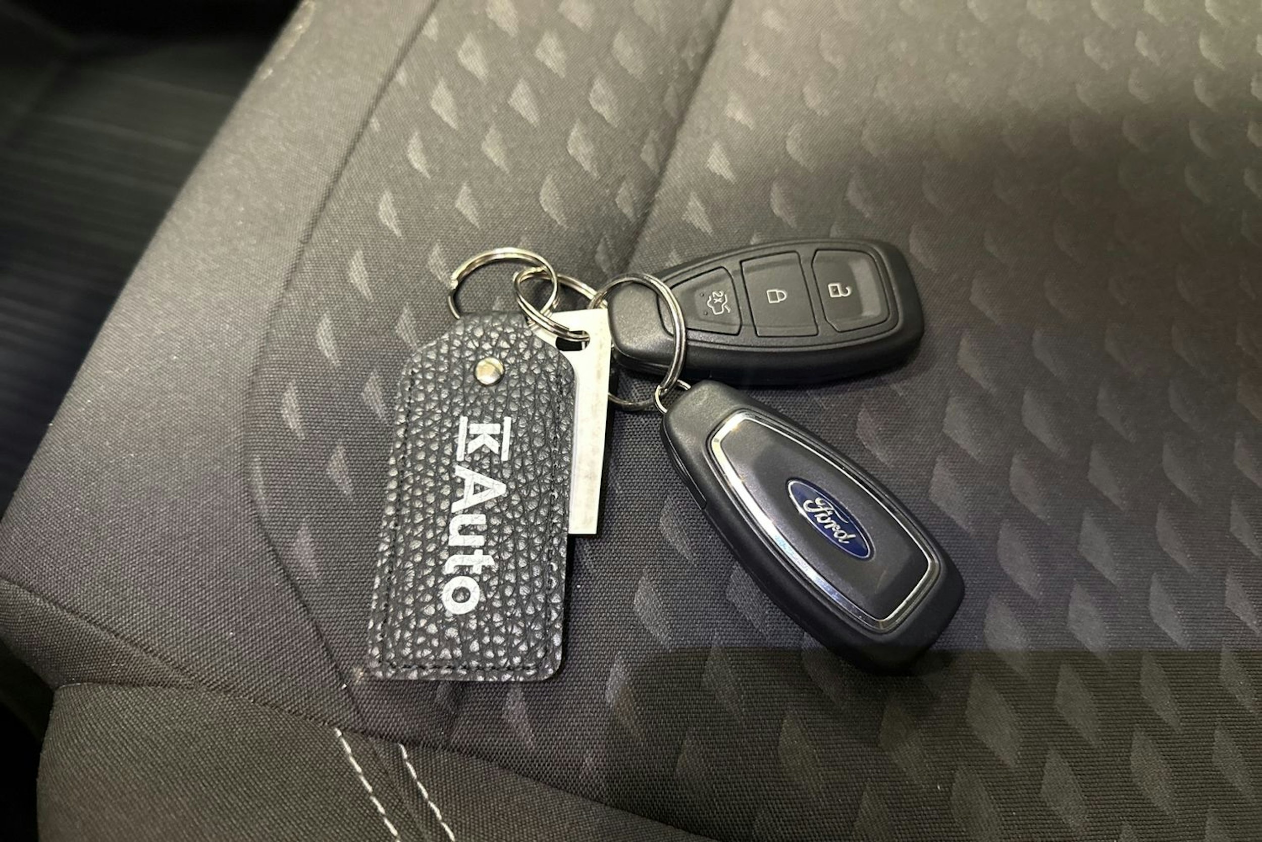 valkoinen Ford Fiesta 2021 kuva 26.