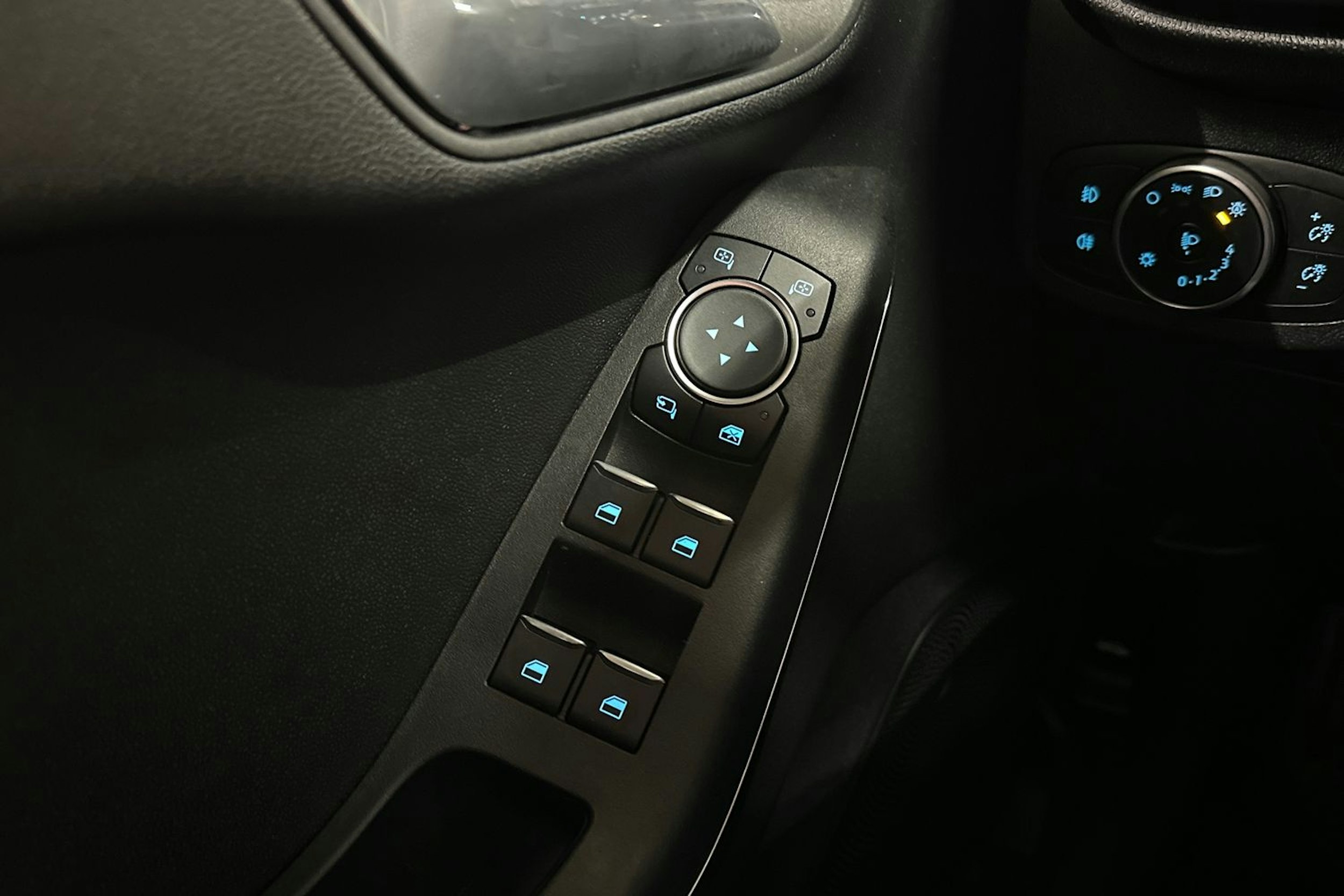 Musta Ford Fiesta 2021 kuva 25.