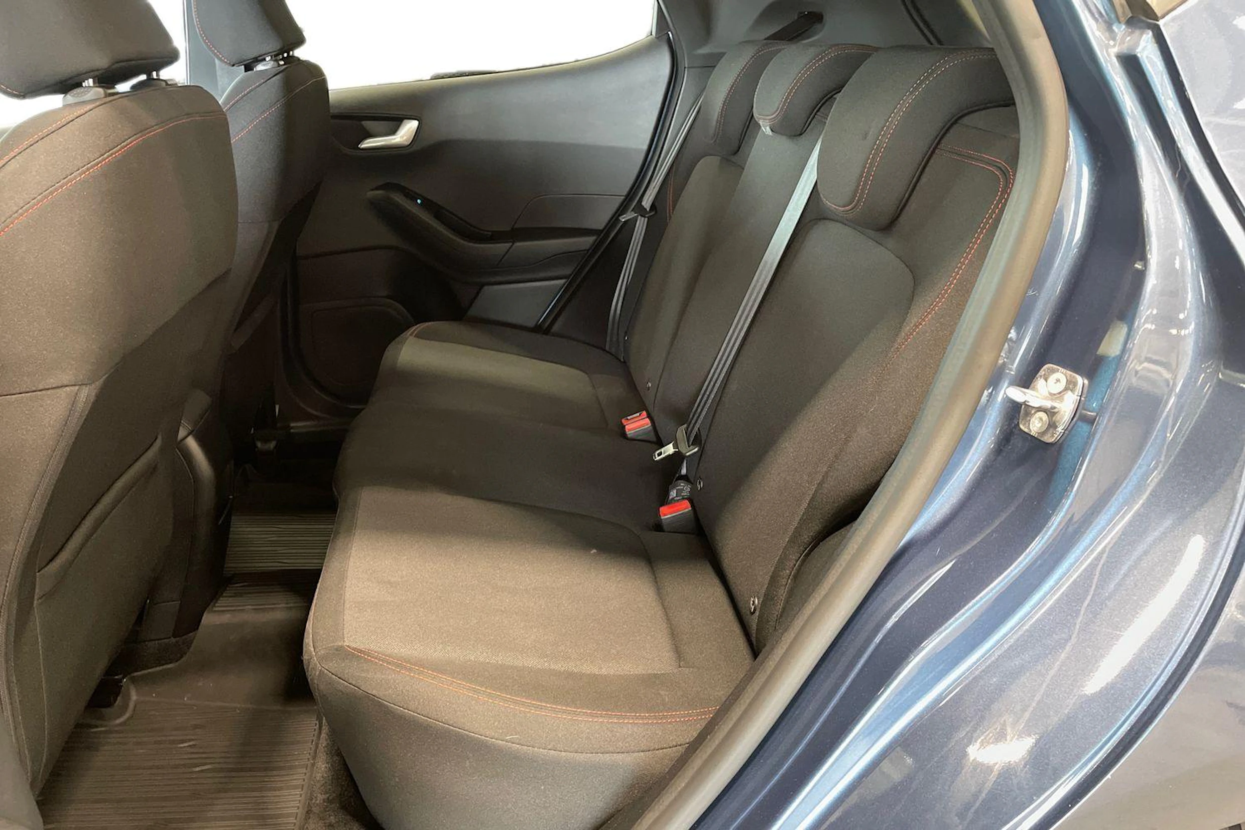 sininen Ford Fiesta 2022 kuva 8.