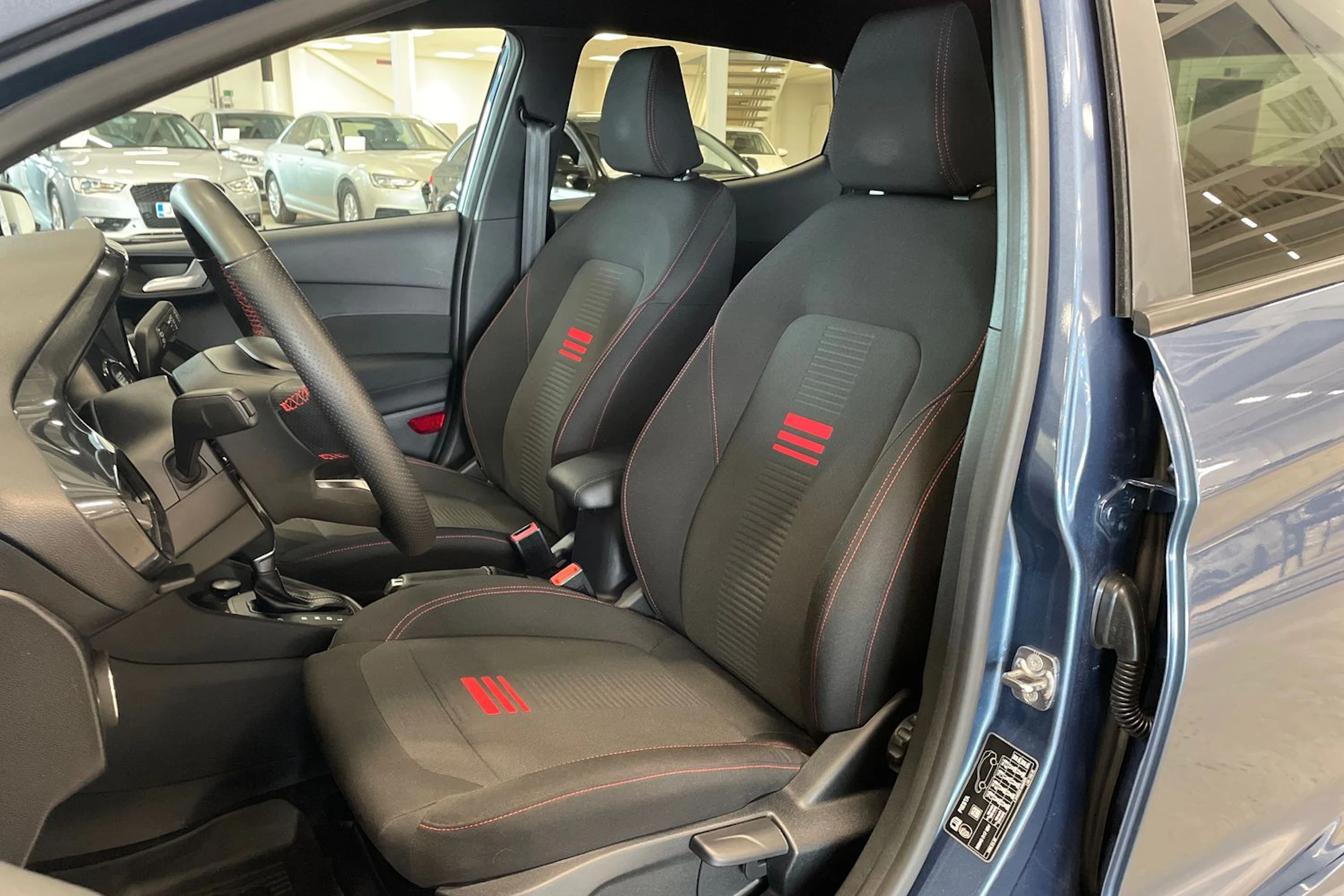 sininen Ford Fiesta 2022 kuva 11.