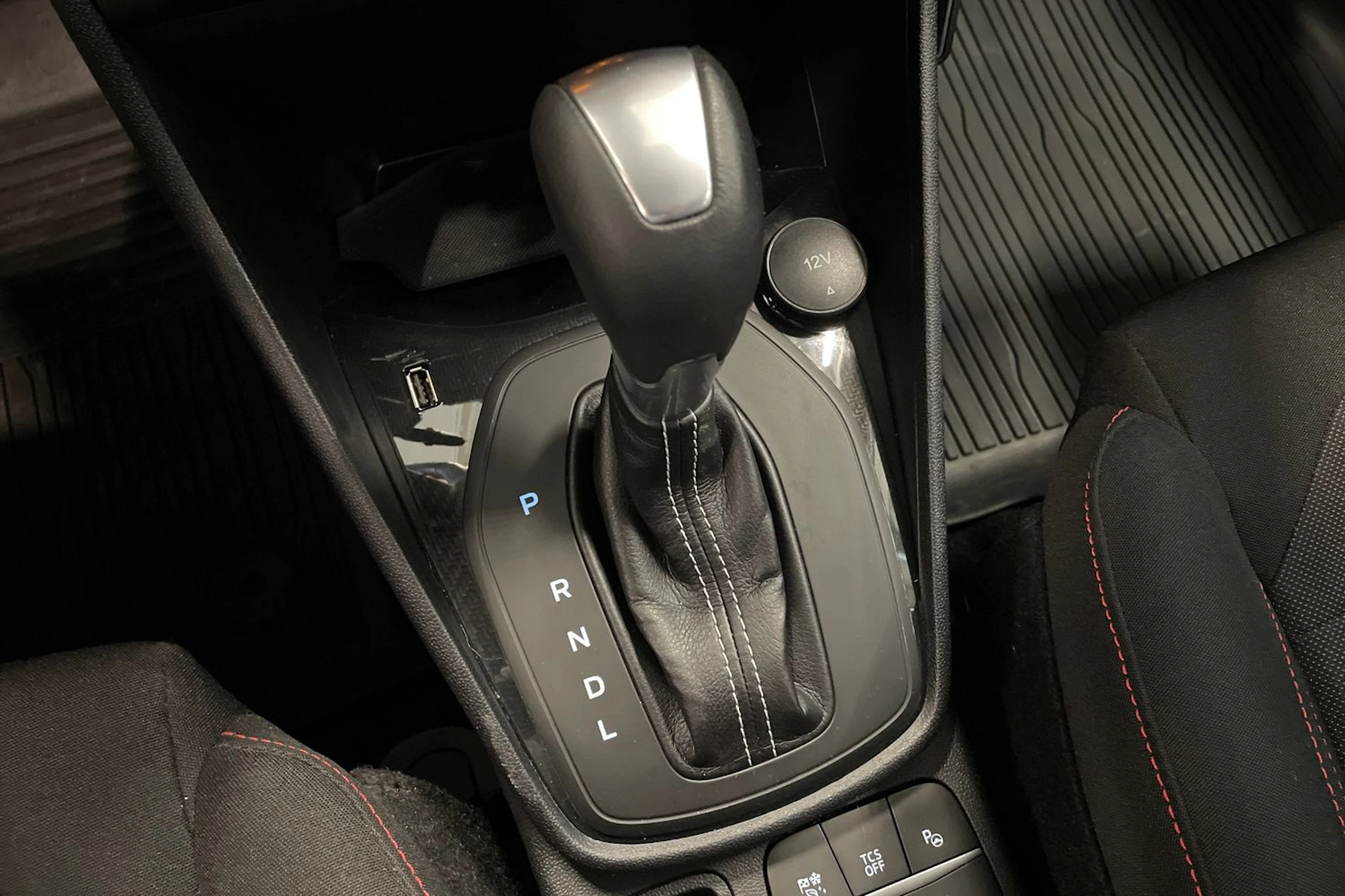 sininen Ford Fiesta 2022 kuva 24.