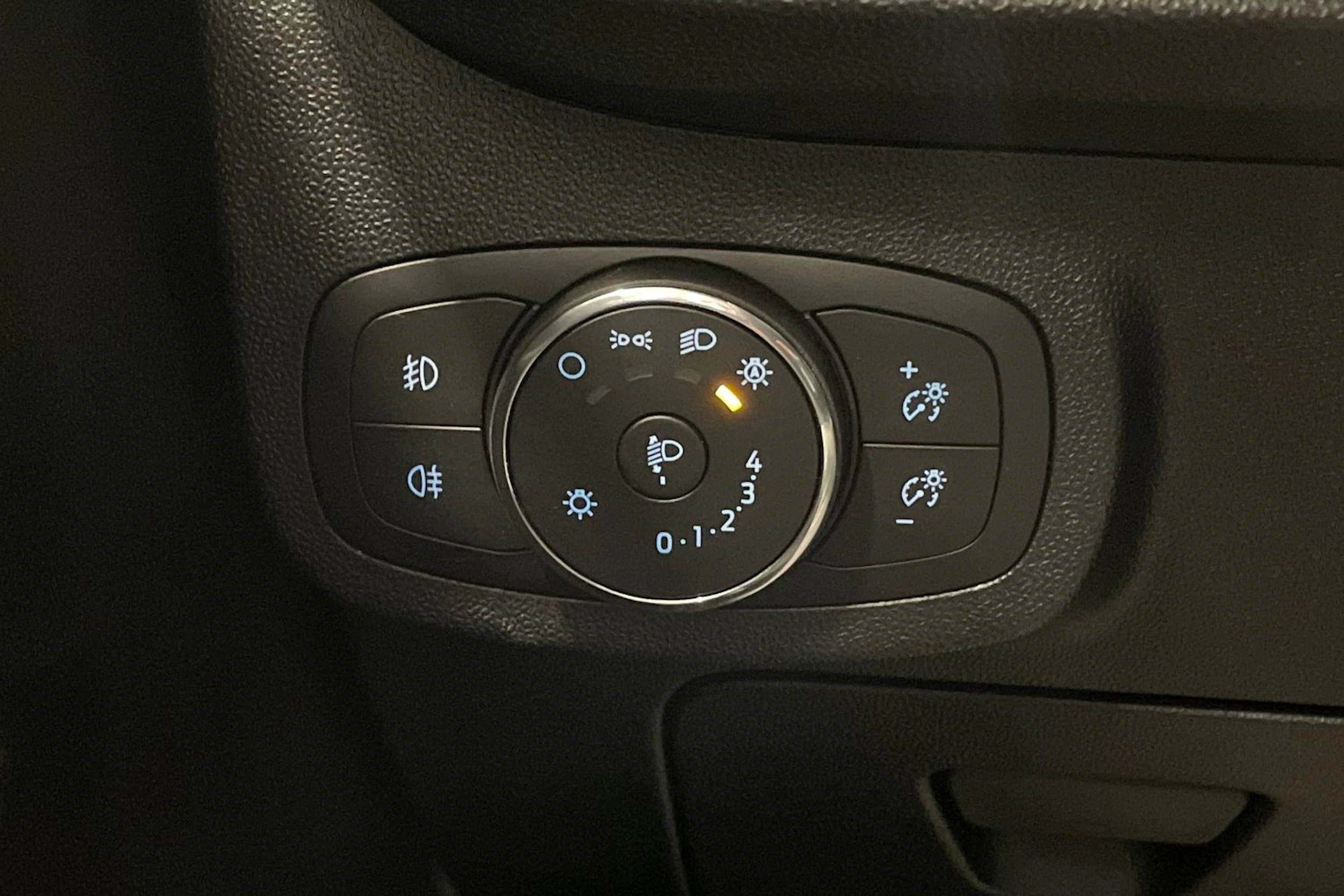 sininen Ford Fiesta 2022 kuva 26.