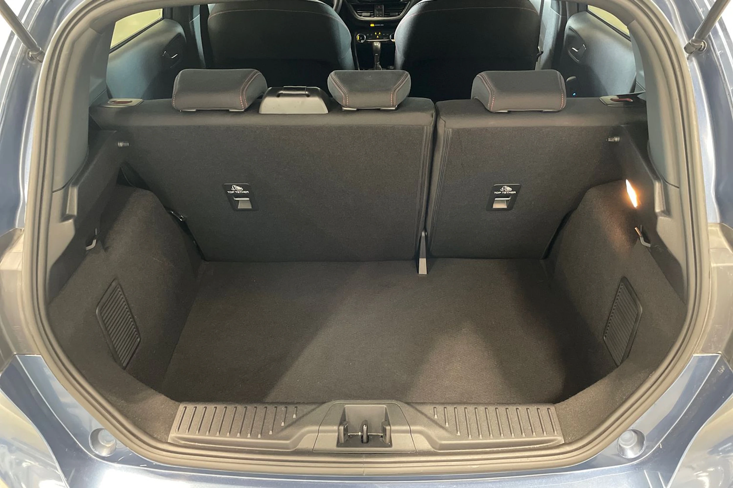sininen Ford Fiesta 2022 kuva 28.