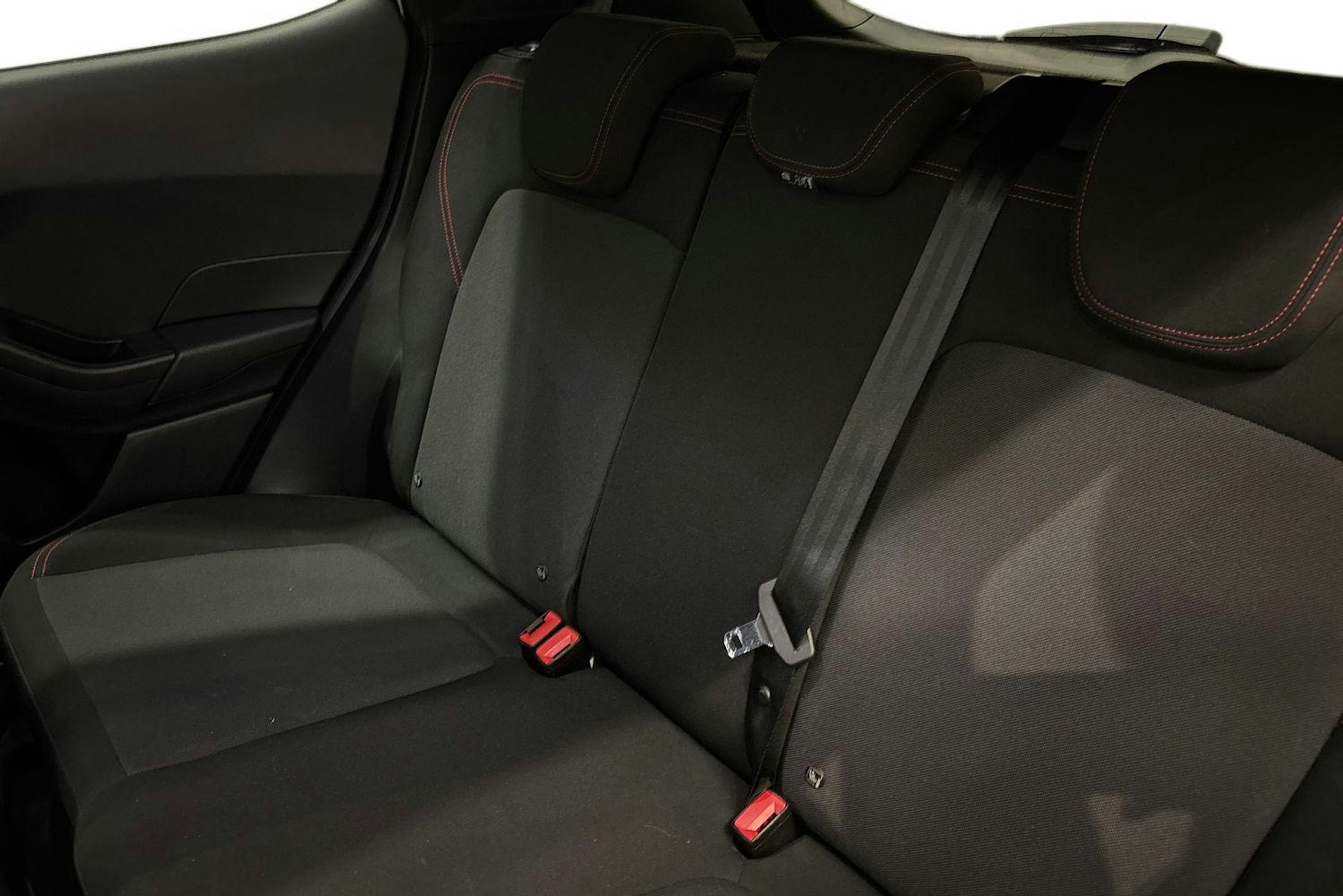 valkoinen Ford Fiesta 2022 kuva 9.