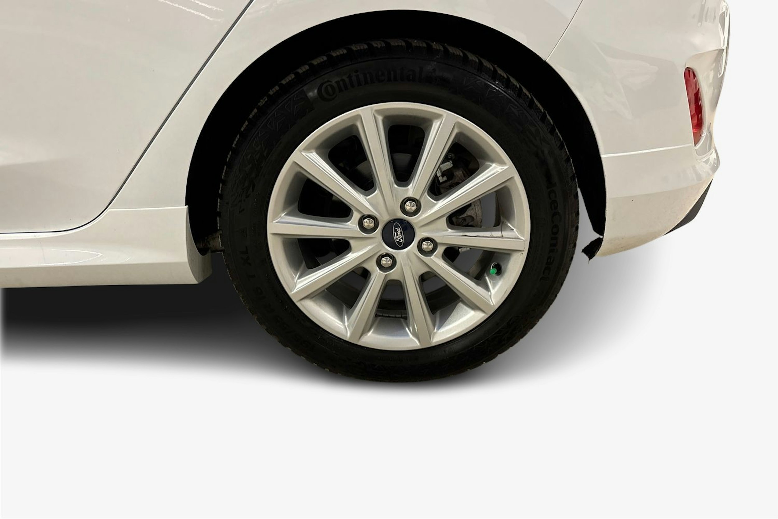 valkoinen Ford Fiesta 2022 kuva 10.