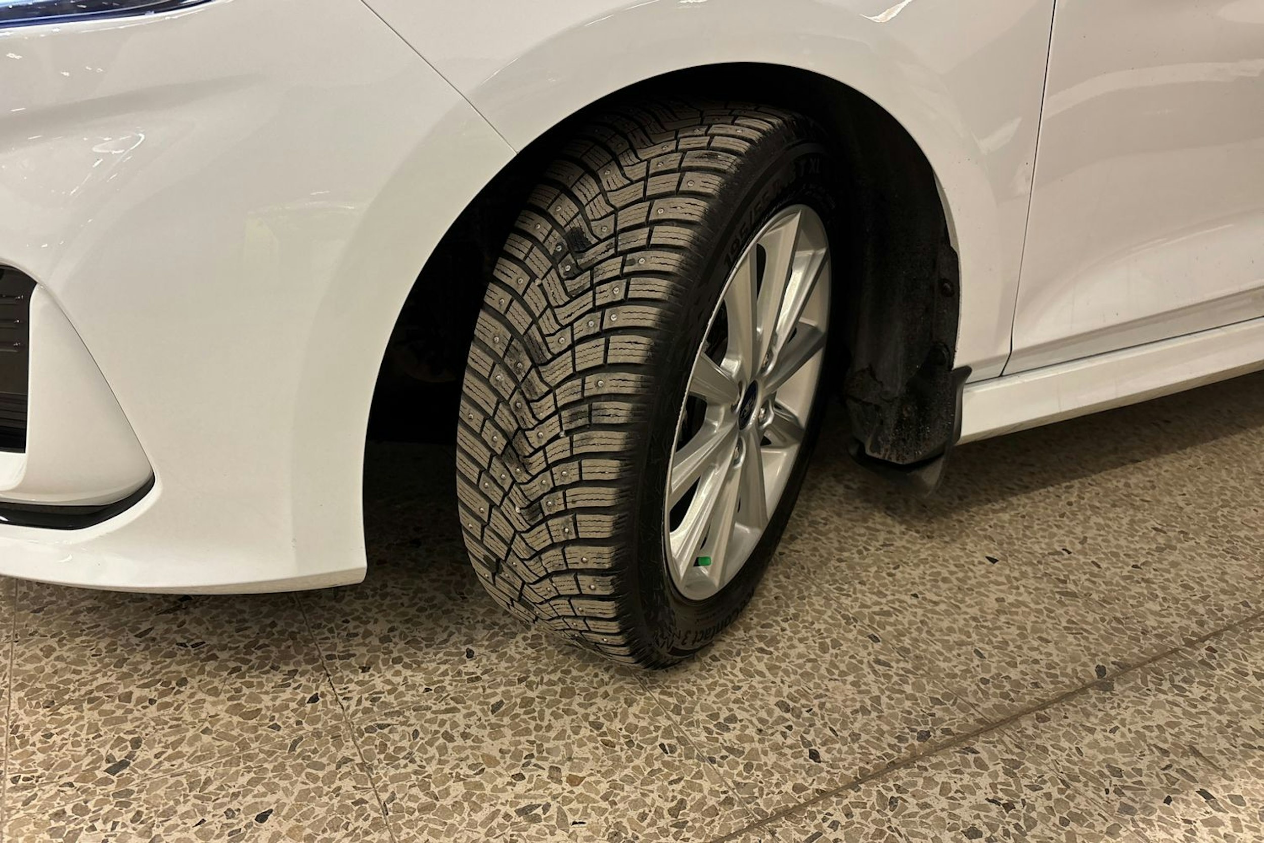 valkoinen Ford Fiesta 2022 kuva 12.