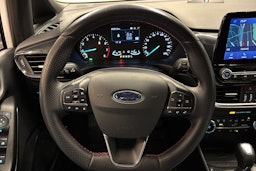 valkoinen Ford Fiesta 2022 kuva 13.