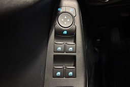 valkoinen Ford Fiesta 2022 kuva 19.