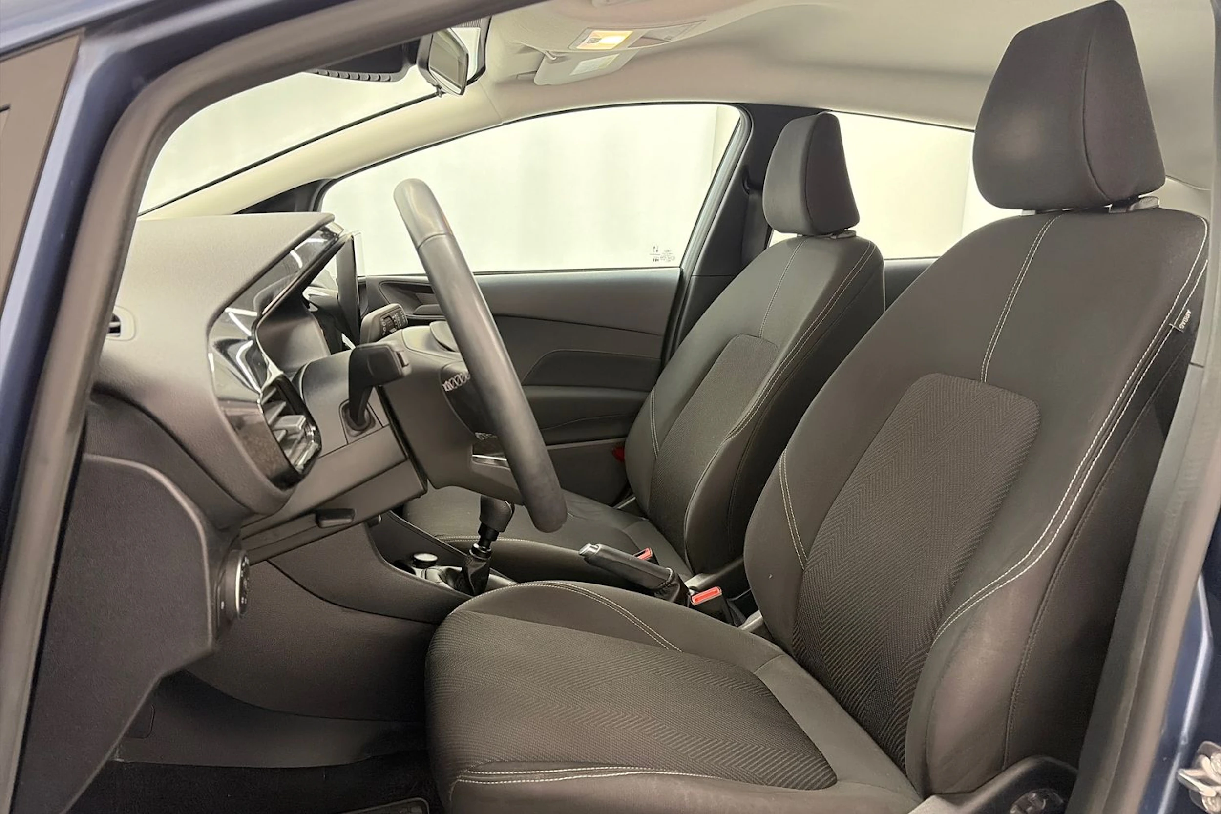 sininen Ford Fiesta 2022 kuva 16.