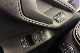 sininen Ford Fiesta 2022 kuva 26.
