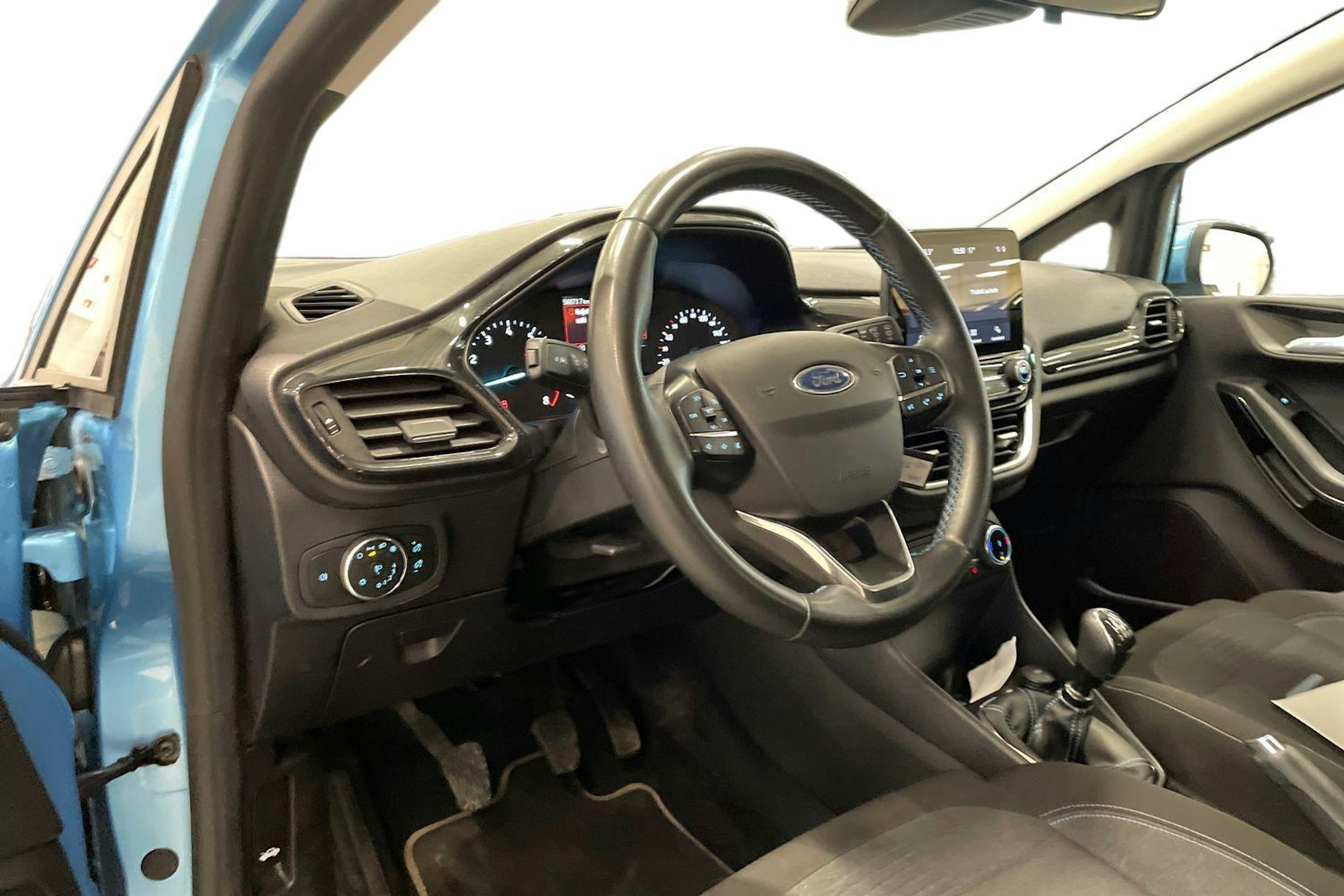 sininen Ford Fiesta 2022 kuva 6.