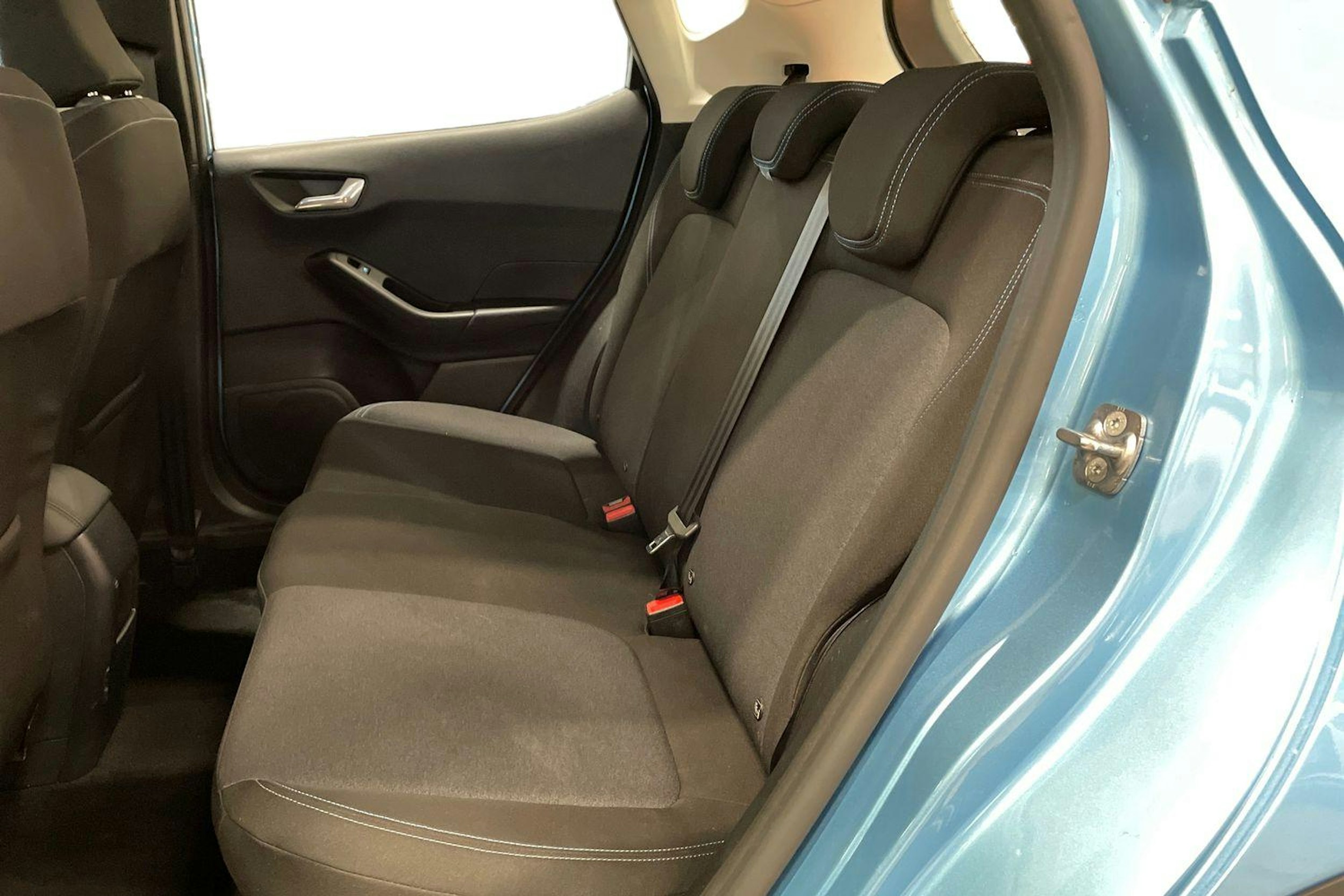 sininen Ford Fiesta 2022 kuva 8.