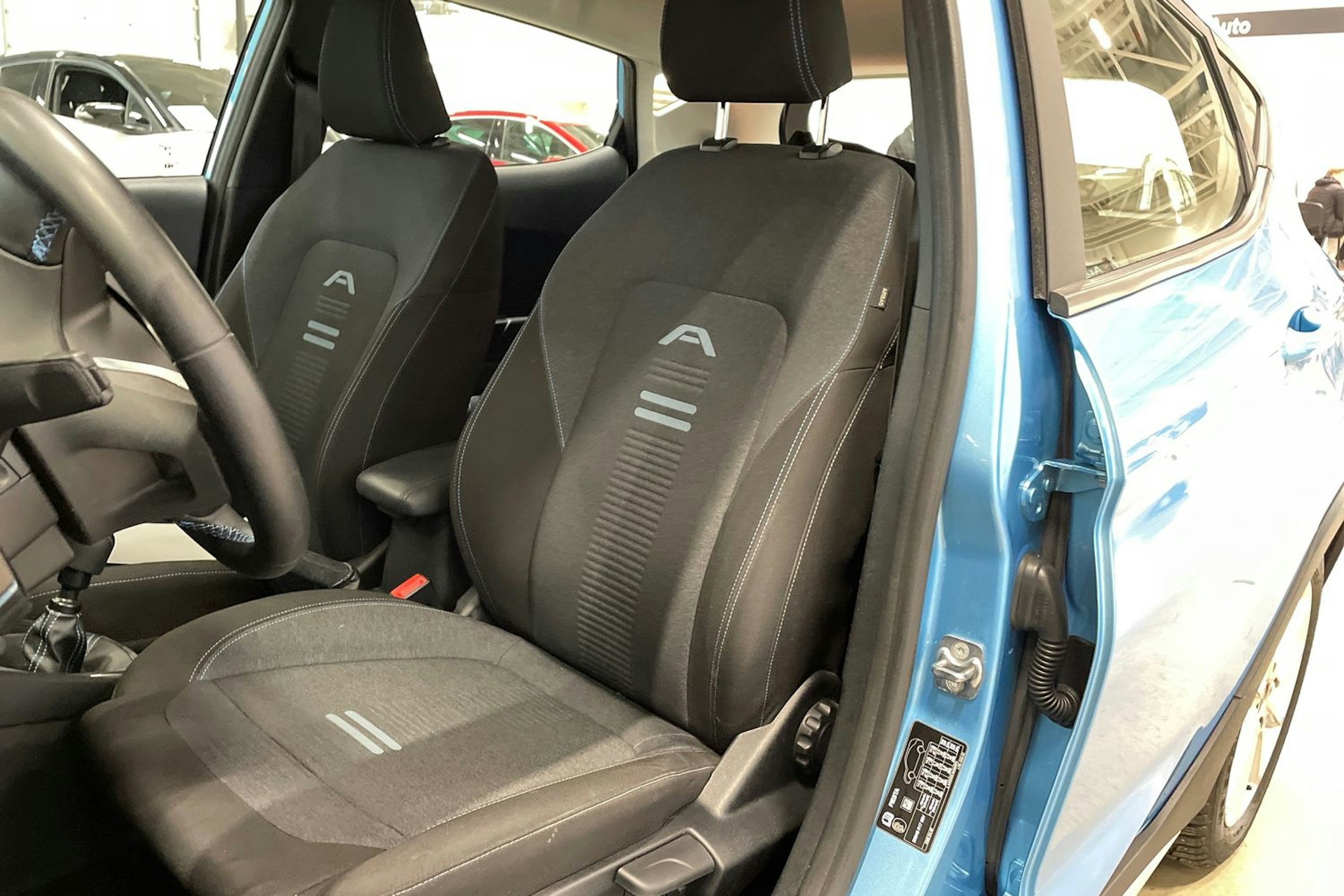 sininen Ford Fiesta 2022 kuva 11.