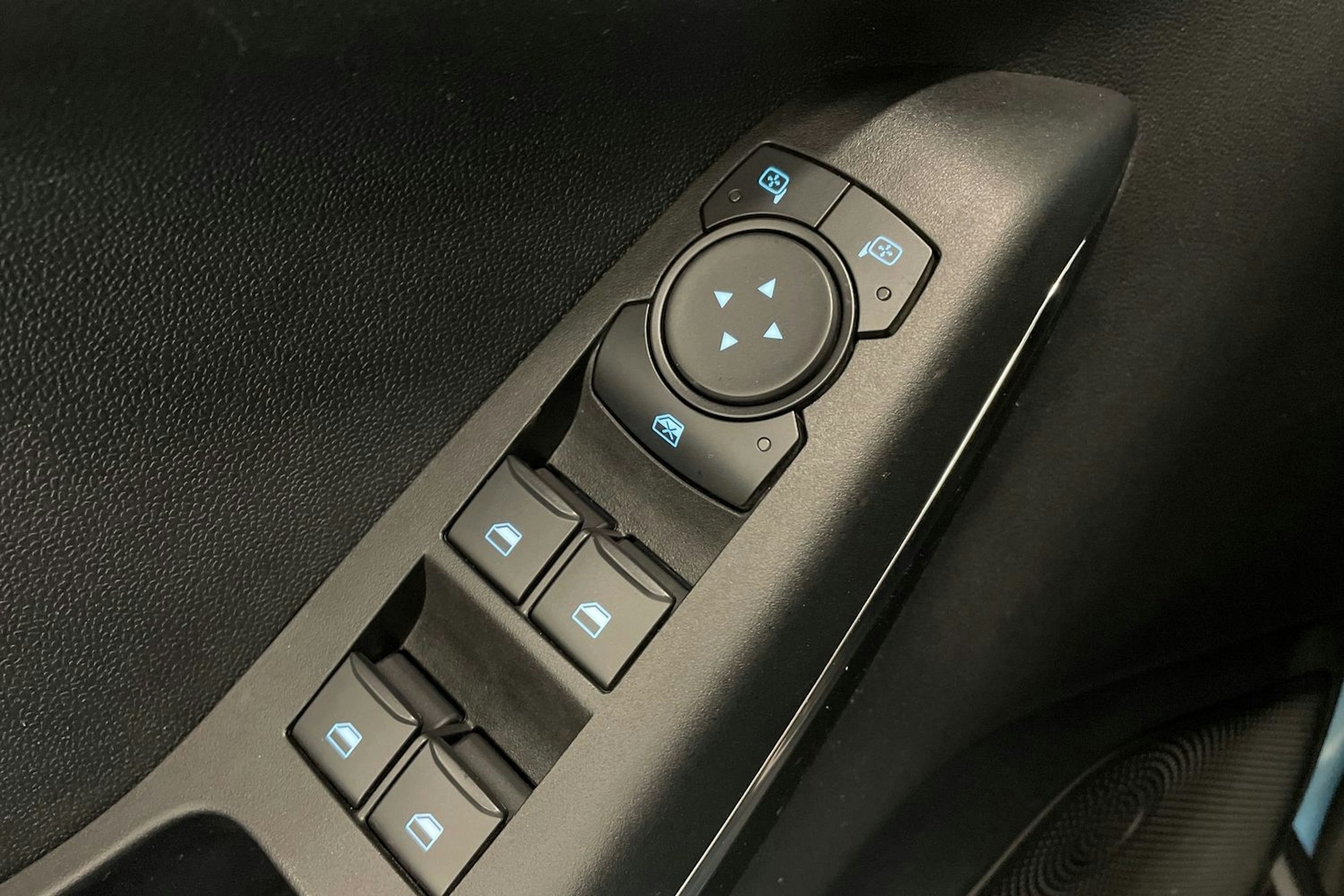 sininen Ford Fiesta 2022 kuva 28.