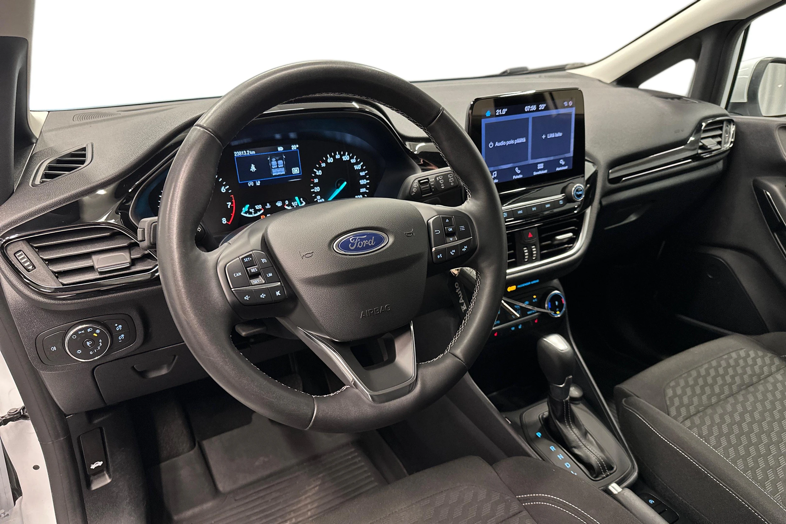 valkoinen Ford Fiesta 2023 kuva 6.
