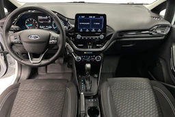 valkoinen Ford Fiesta 2023 kuva 7.
