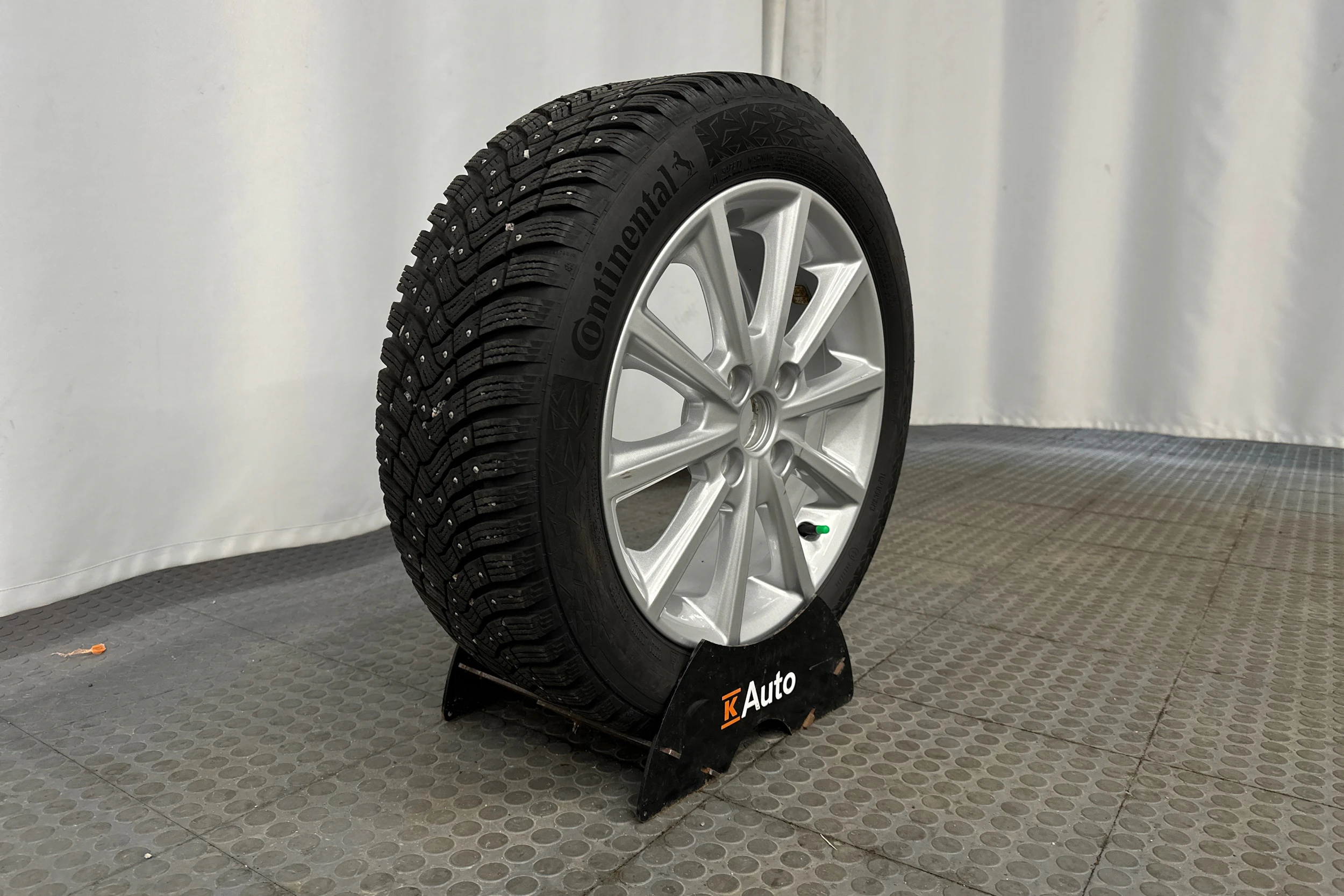 valkoinen Ford Fiesta 2023 kuva 10.