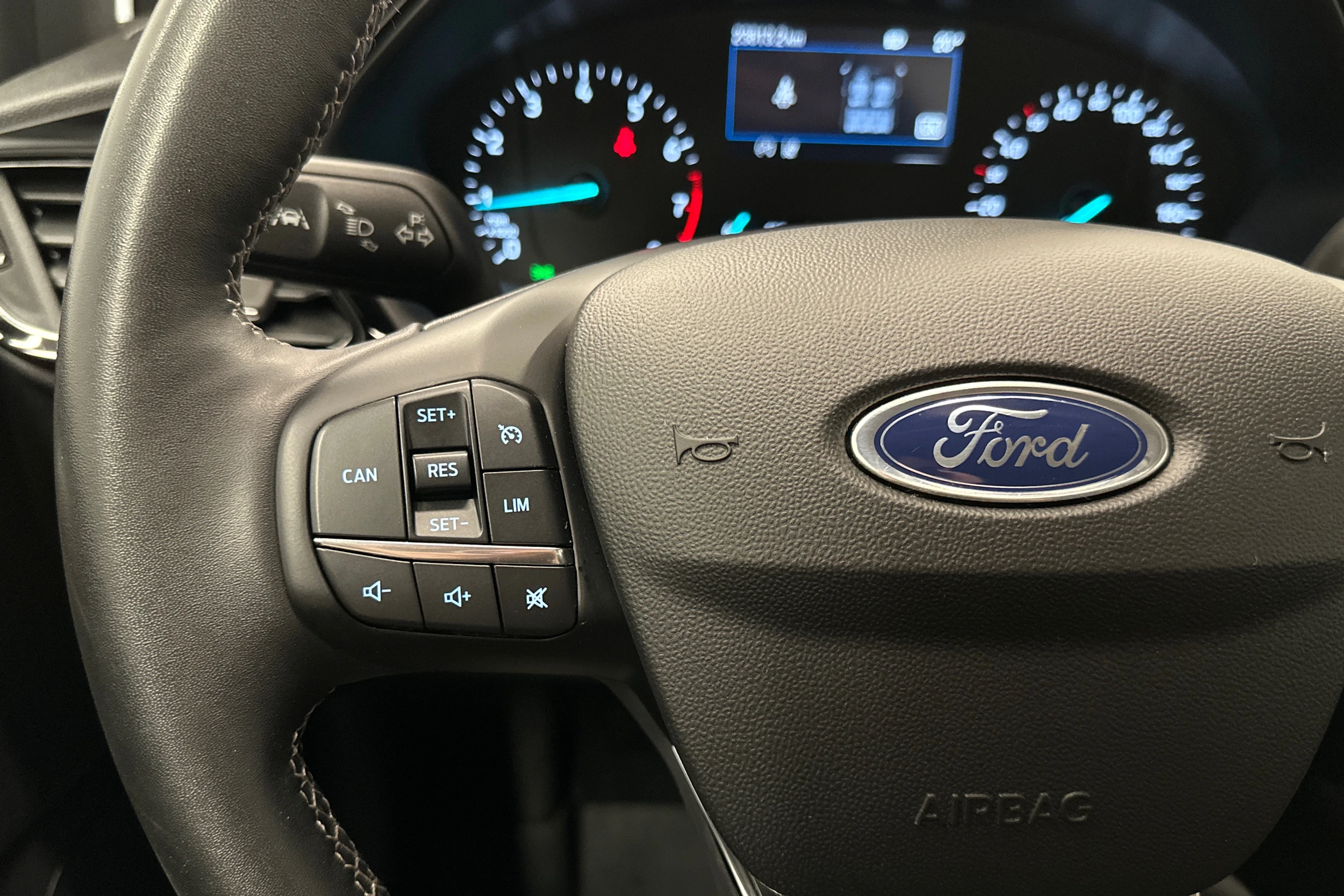valkoinen Ford Fiesta 2023 kuva 11.