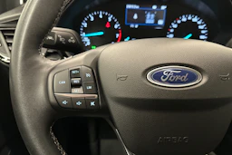 valkoinen Ford Fiesta 2023 kuva 11.