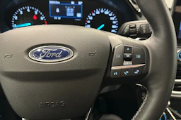 valkoinen Ford Fiesta 2023 kuva 12.