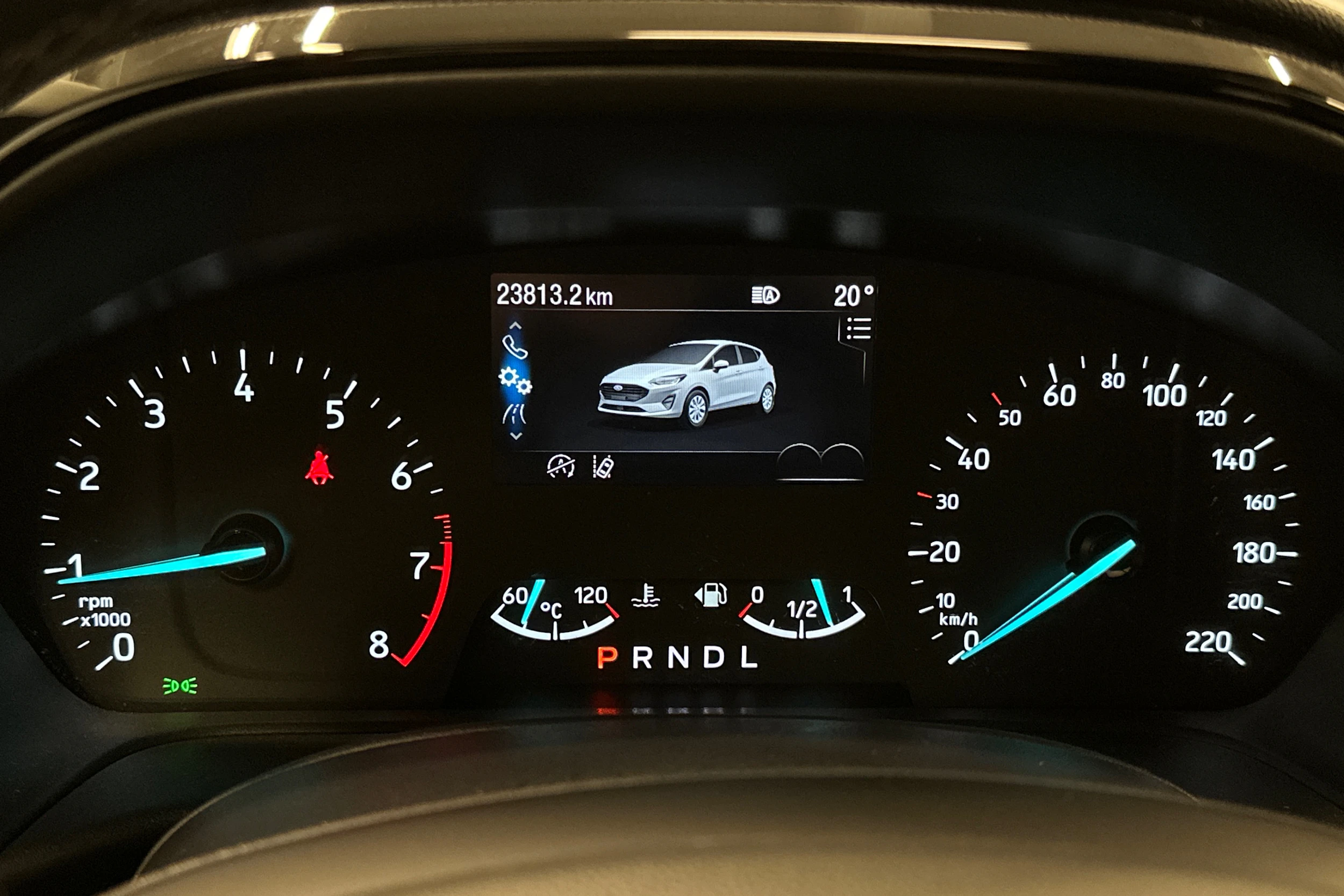 valkoinen Ford Fiesta 2023 kuva 13.