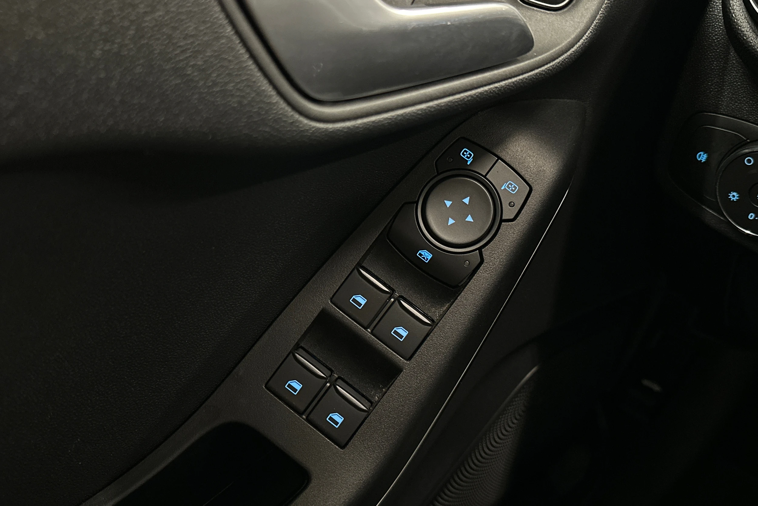 valkoinen Ford Fiesta 2023 kuva 15.