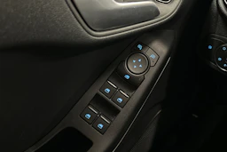 valkoinen Ford Fiesta 2023 kuva 15.
