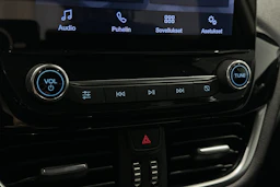 valkoinen Ford Fiesta 2023 kuva 24.