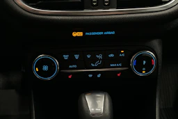 valkoinen Ford Fiesta 2023 kuva 25.