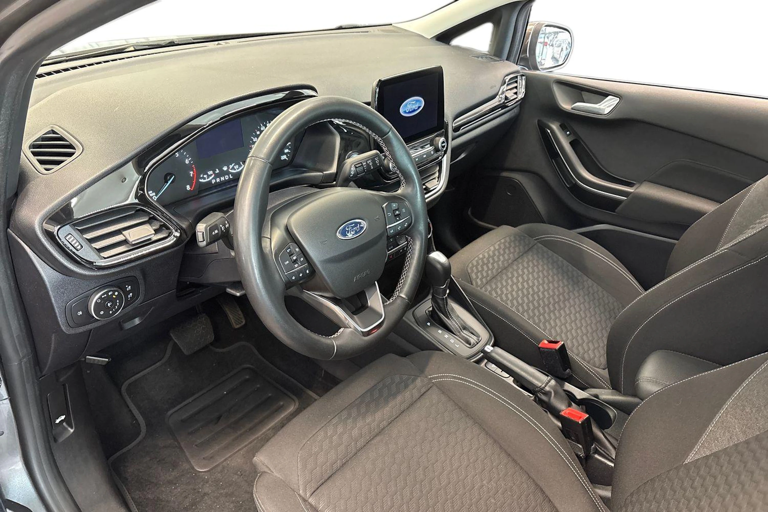 harmaa Ford Fiesta 2023 kuva 3.