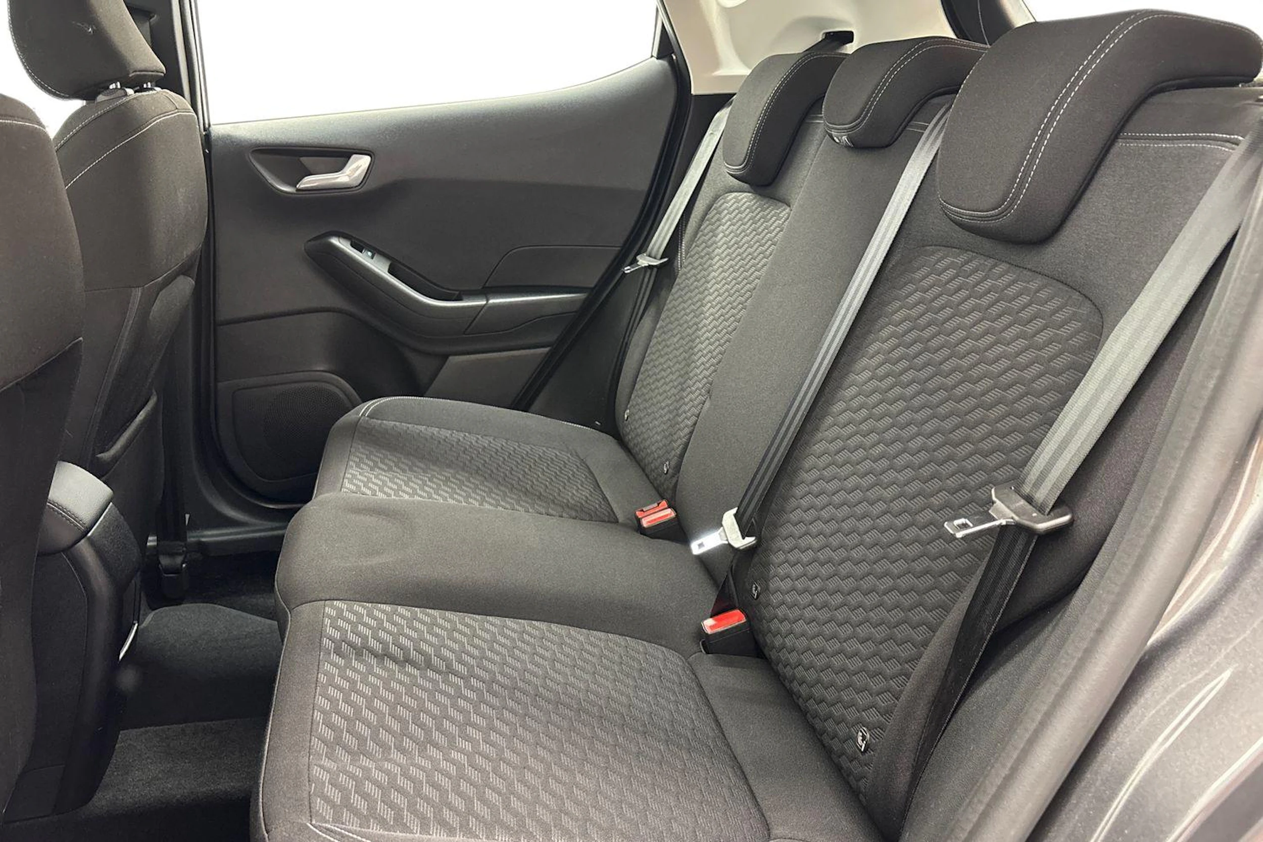 harmaa Ford Fiesta 2023 kuva 8.