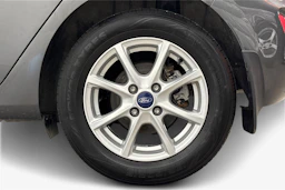 harmaa Ford Fiesta 2023 kuva 9.