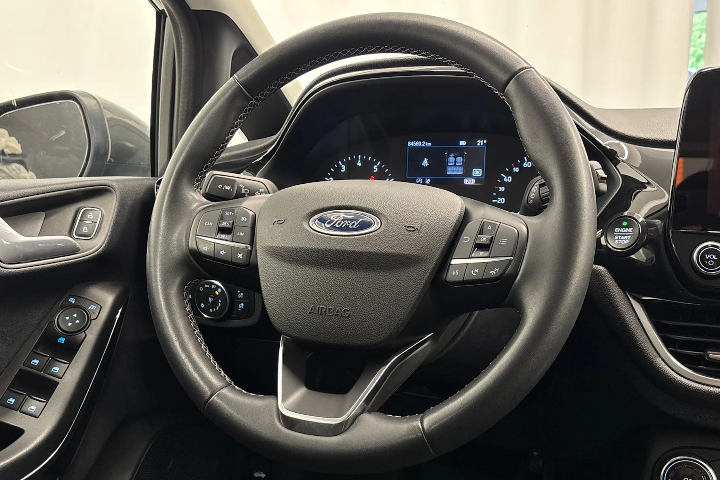 harmaa Ford Fiesta 2023 kuva 12.