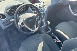 musta Ford Fiesta Van 2011 kuva 3.