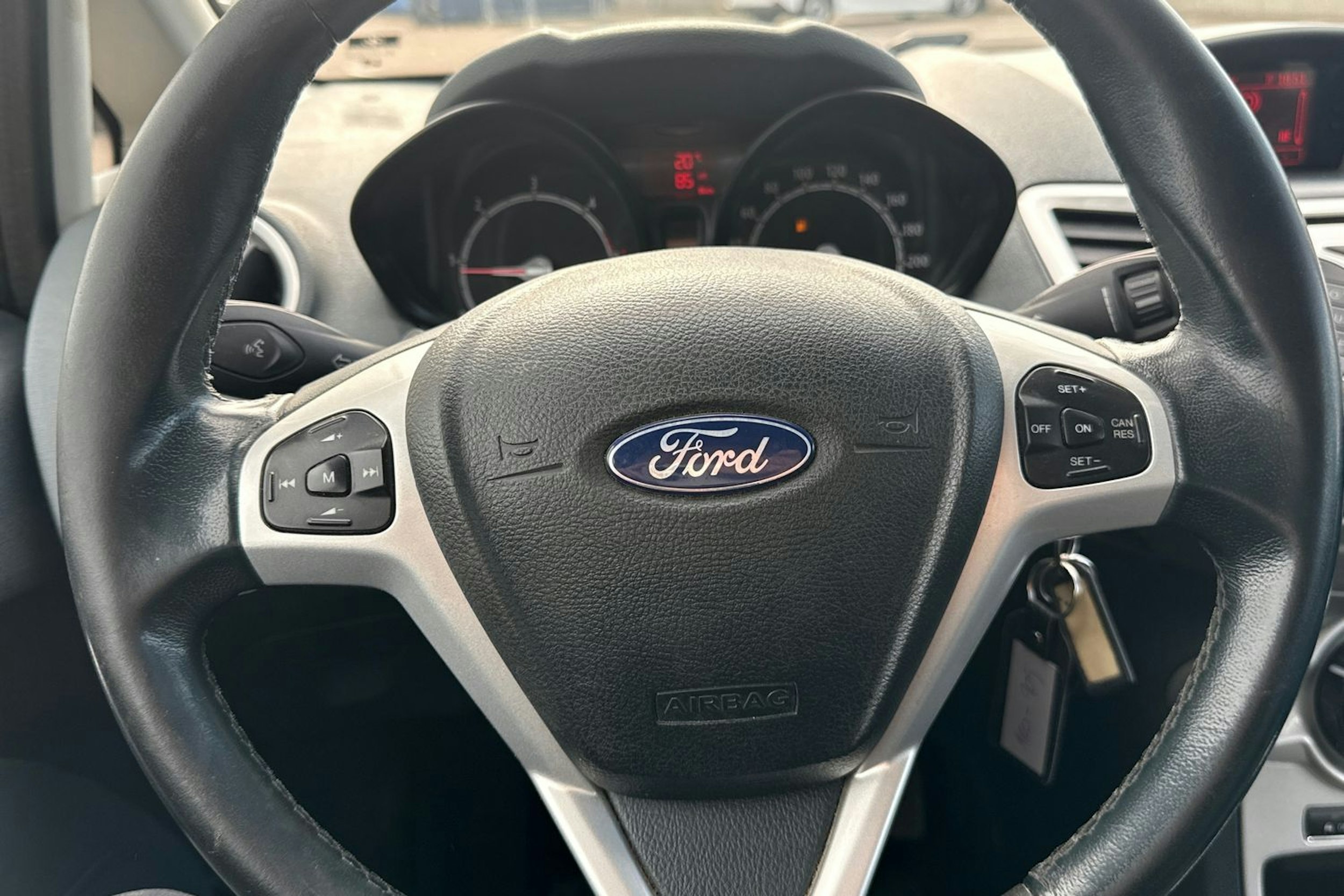 musta Ford Fiesta Van 2011 kuva 16.