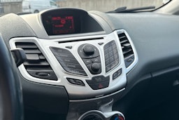 musta Ford Fiesta Van 2011 kuva 19.