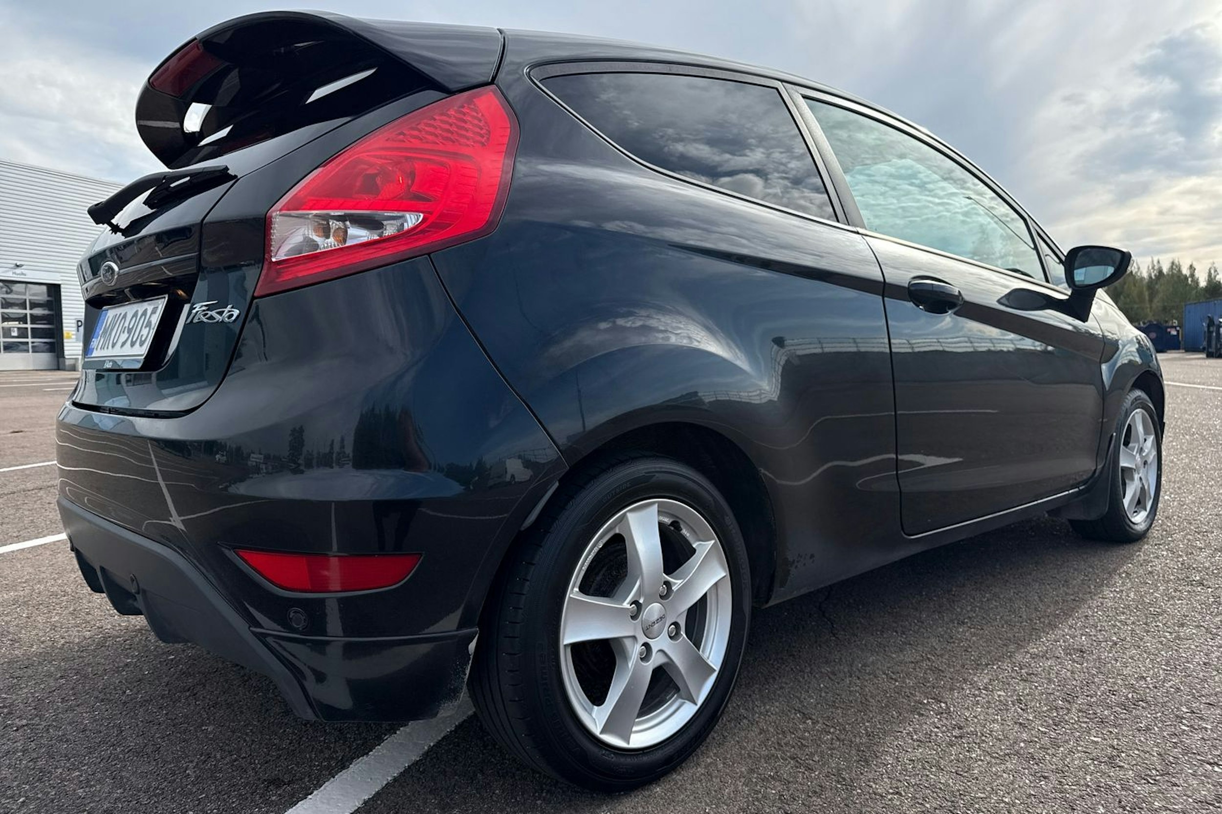 musta Ford Fiesta Van 2011 kuva 25.