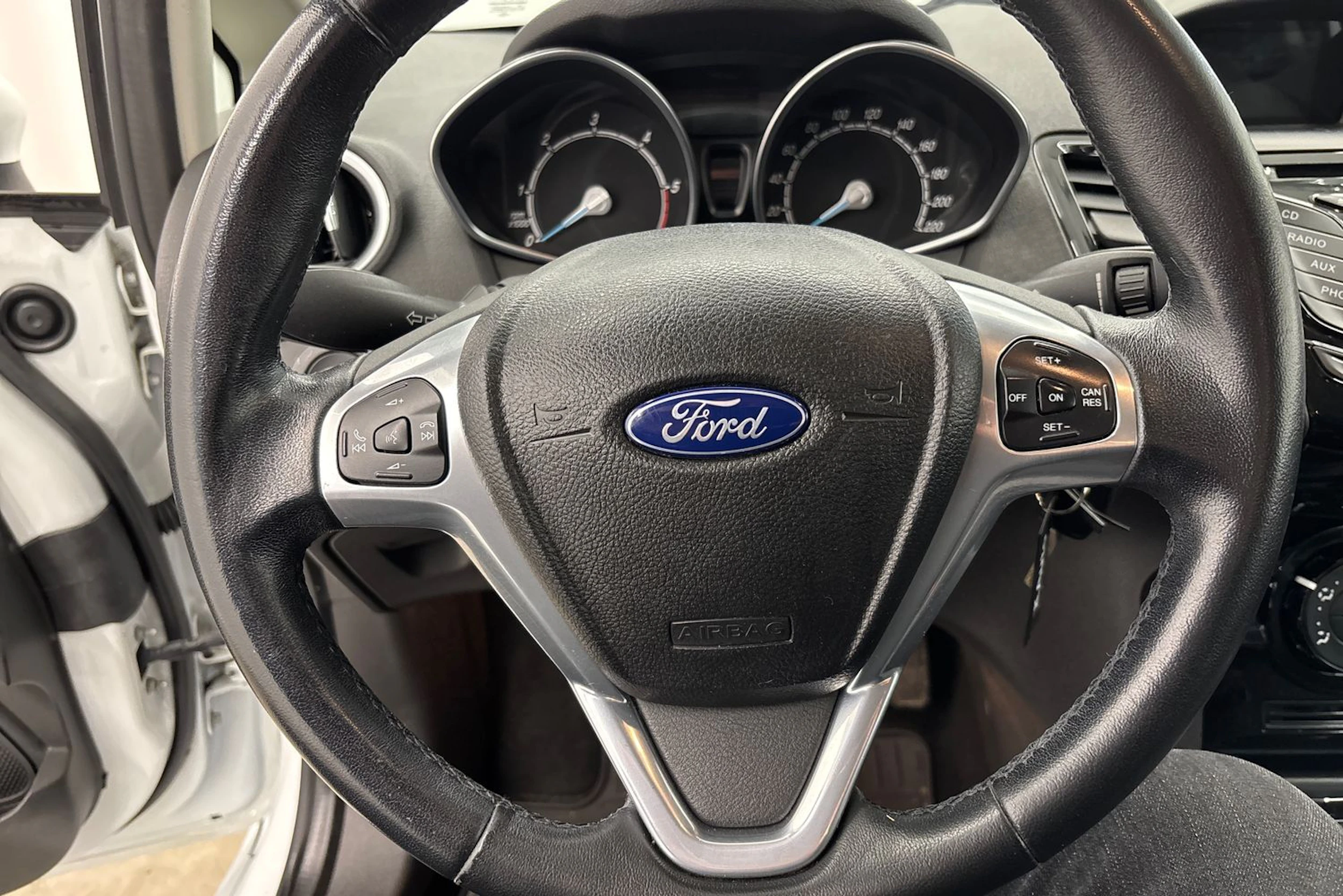 valkoinen Ford Fiesta Van 2013 kuva 20.